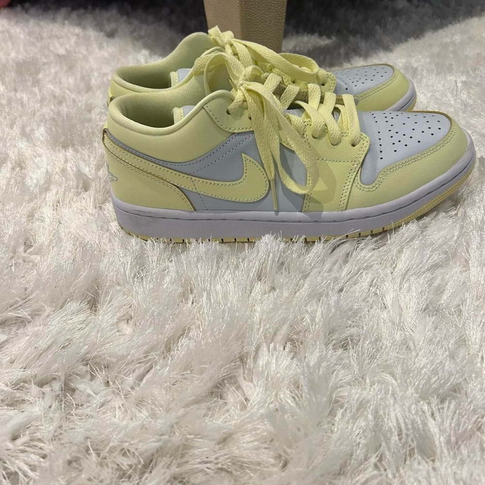 Yellow Jordan 1 low 
Worn Twice!
Size 8 women’s!